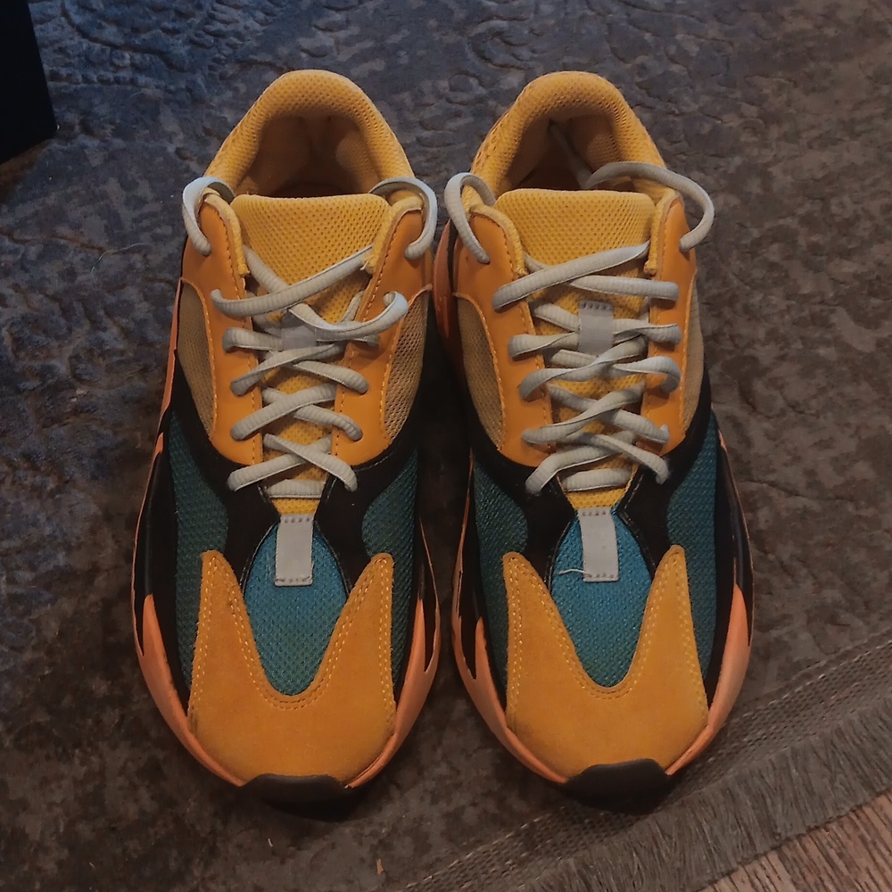 adidas Yeezy Boost 700 Sun Orange Black | 7 Men/9WMNS | GZ6984 - Picture 2 of 7